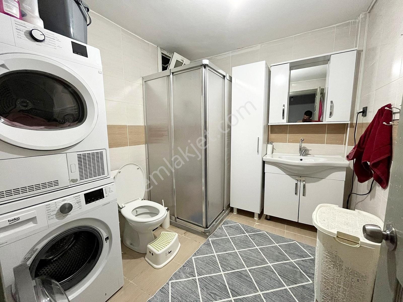 Metrobüsün Dibinde Otoparklı Asansörlü 140 M²3+1 Satılık Daire!! — fotoğraf 17