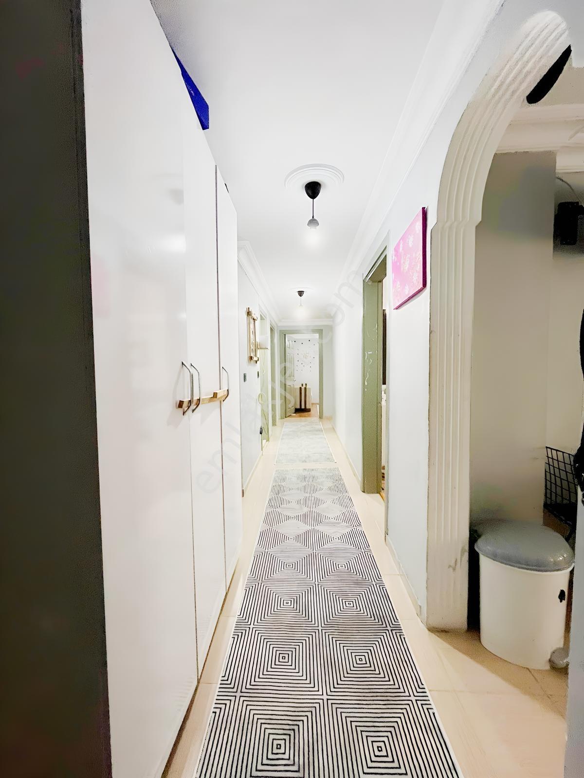 Metrobüsün Dibinde Otoparklı Asansörlü 140 M²3+1 Satılık Daire!! — fotoğraf 19
