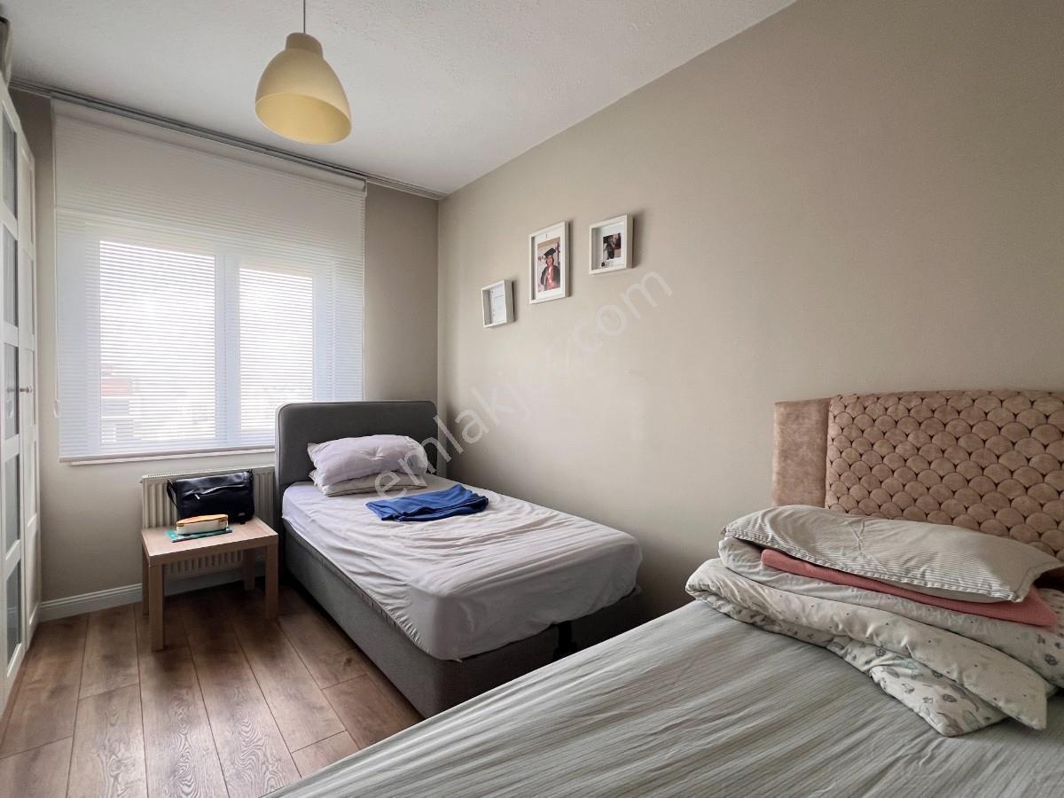 Küçükçekmece Halkalı Tokifulya Sitesinde Tadilatlı Satılık Daire — fotoğraf 14