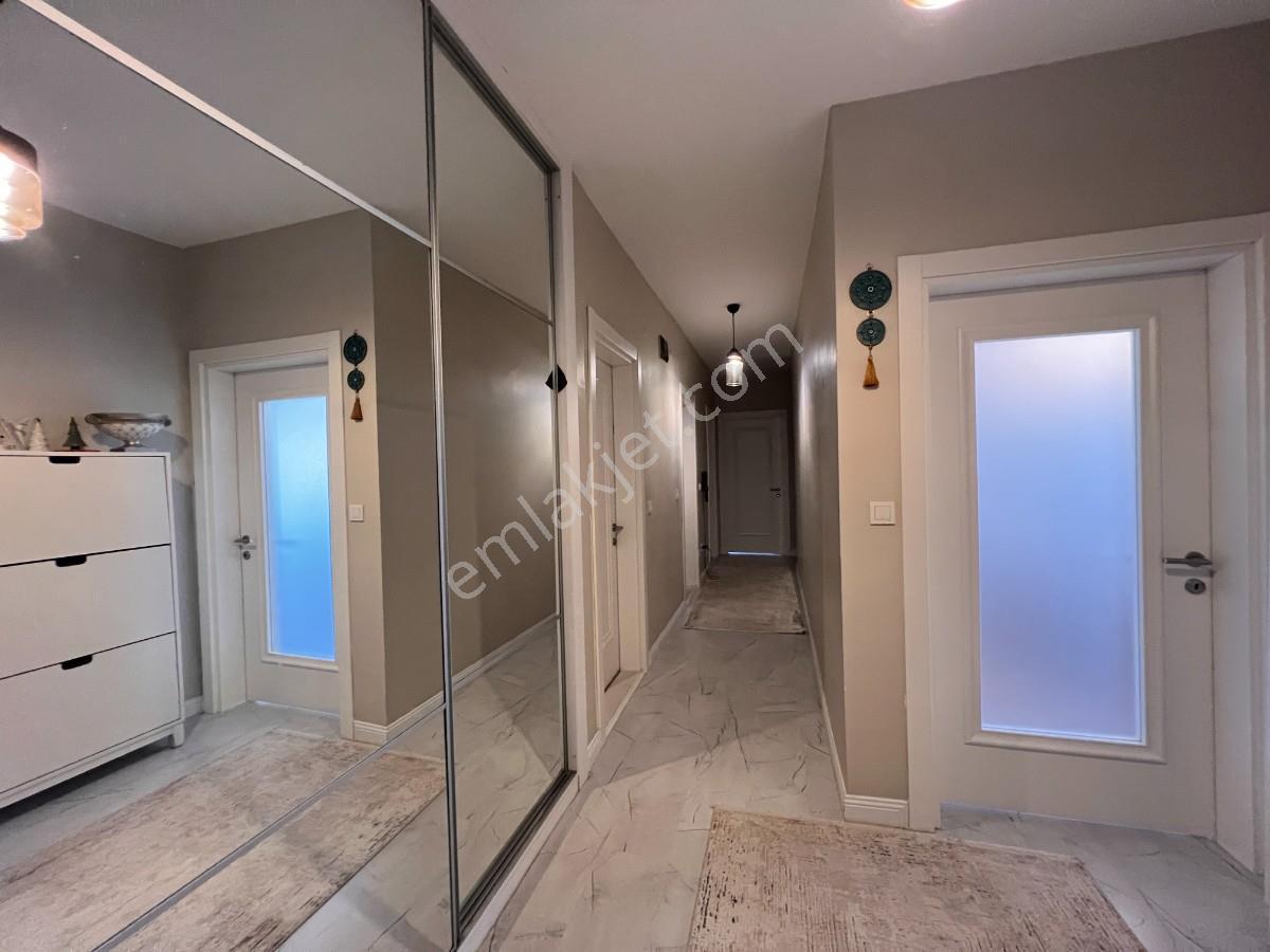 Küçükçekmece Halkalı Tokifulya Sitesinde Tadilatlı Satılık Daire — fotoğraf 16