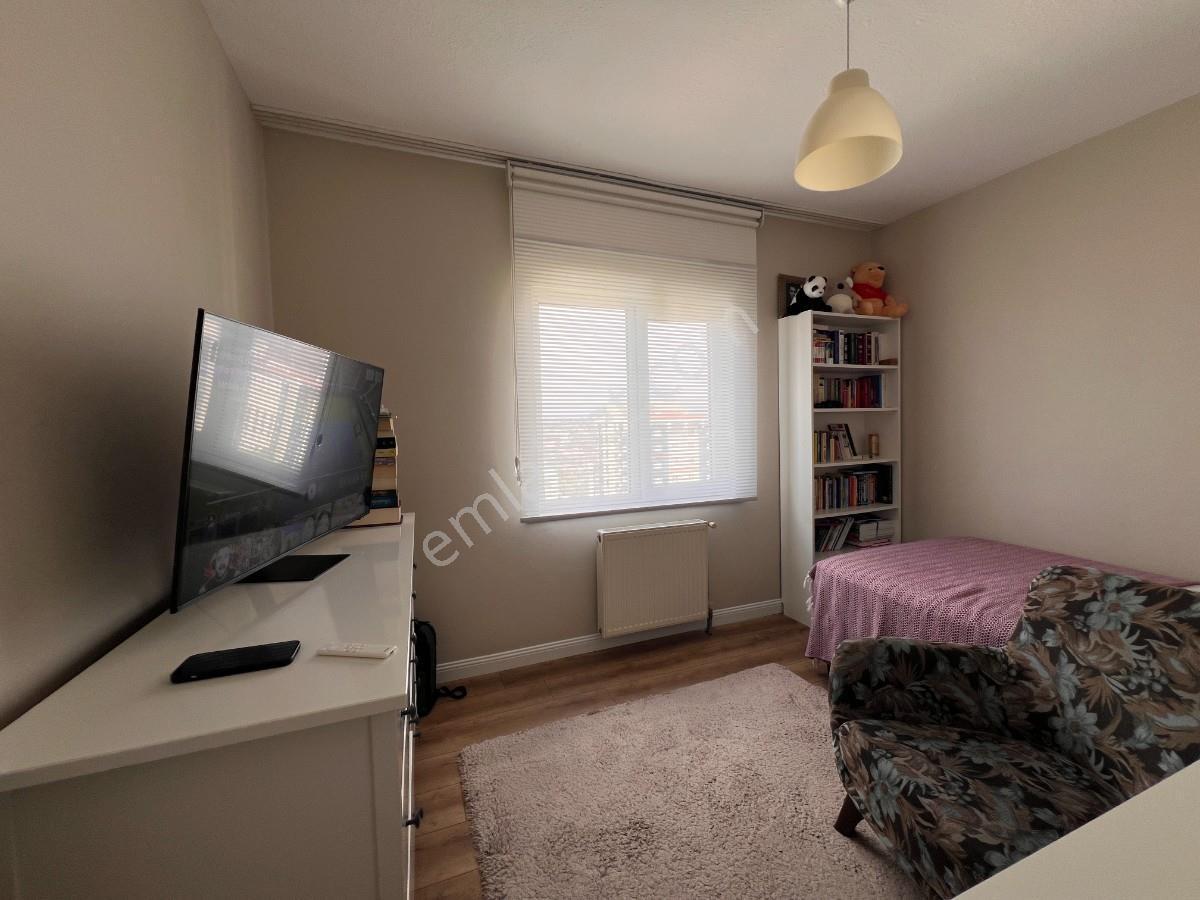 Küçükçekmece Halkalı Tokifulya Sitesinde Tadilatlı Satılık Daire — fotoğraf 23