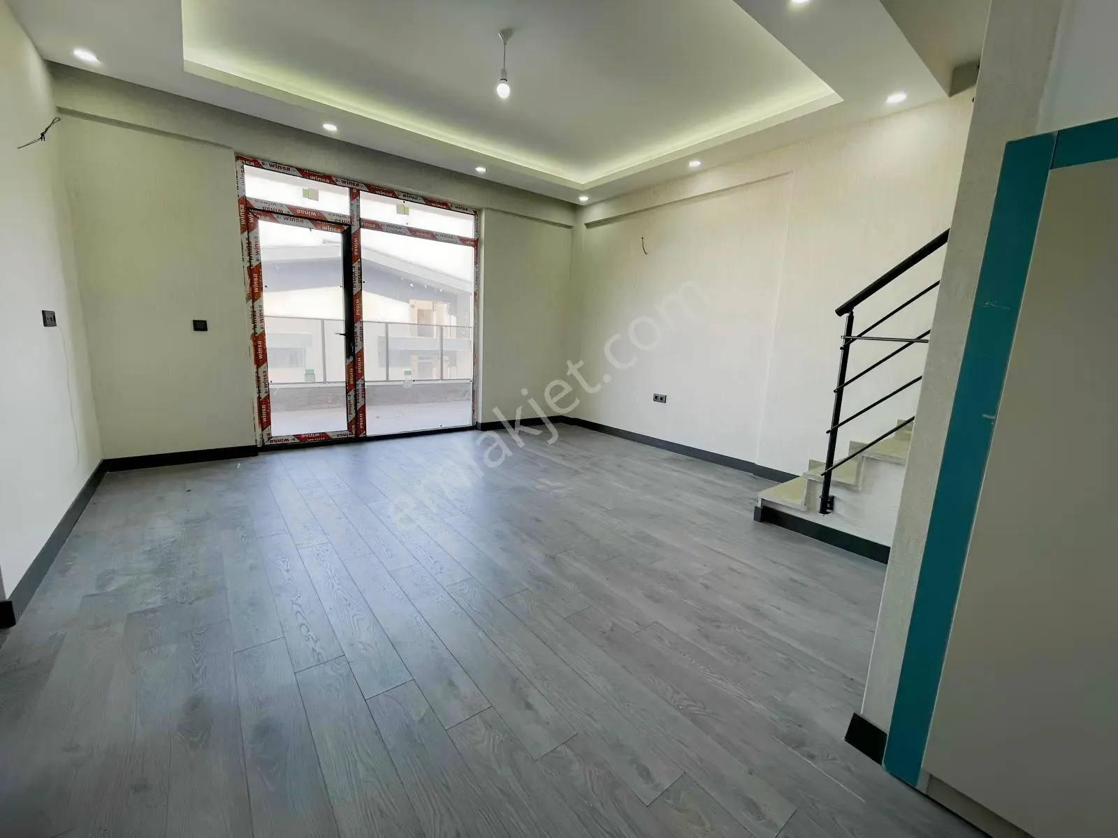 ''Alaçatı''Dan Lüx Yapılı Geniş Satılık 4+1 Daire