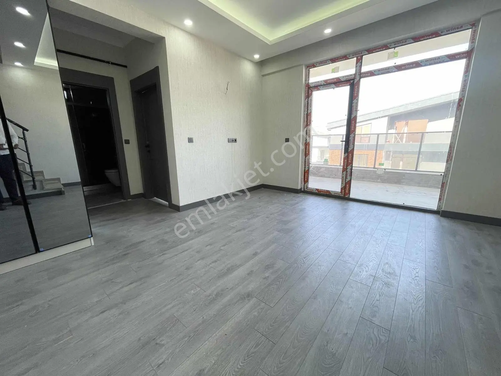 ''alaçatı''dan Lüx Yapılı Geniş Satılık 4+1 Daire — fotoğraf 4
