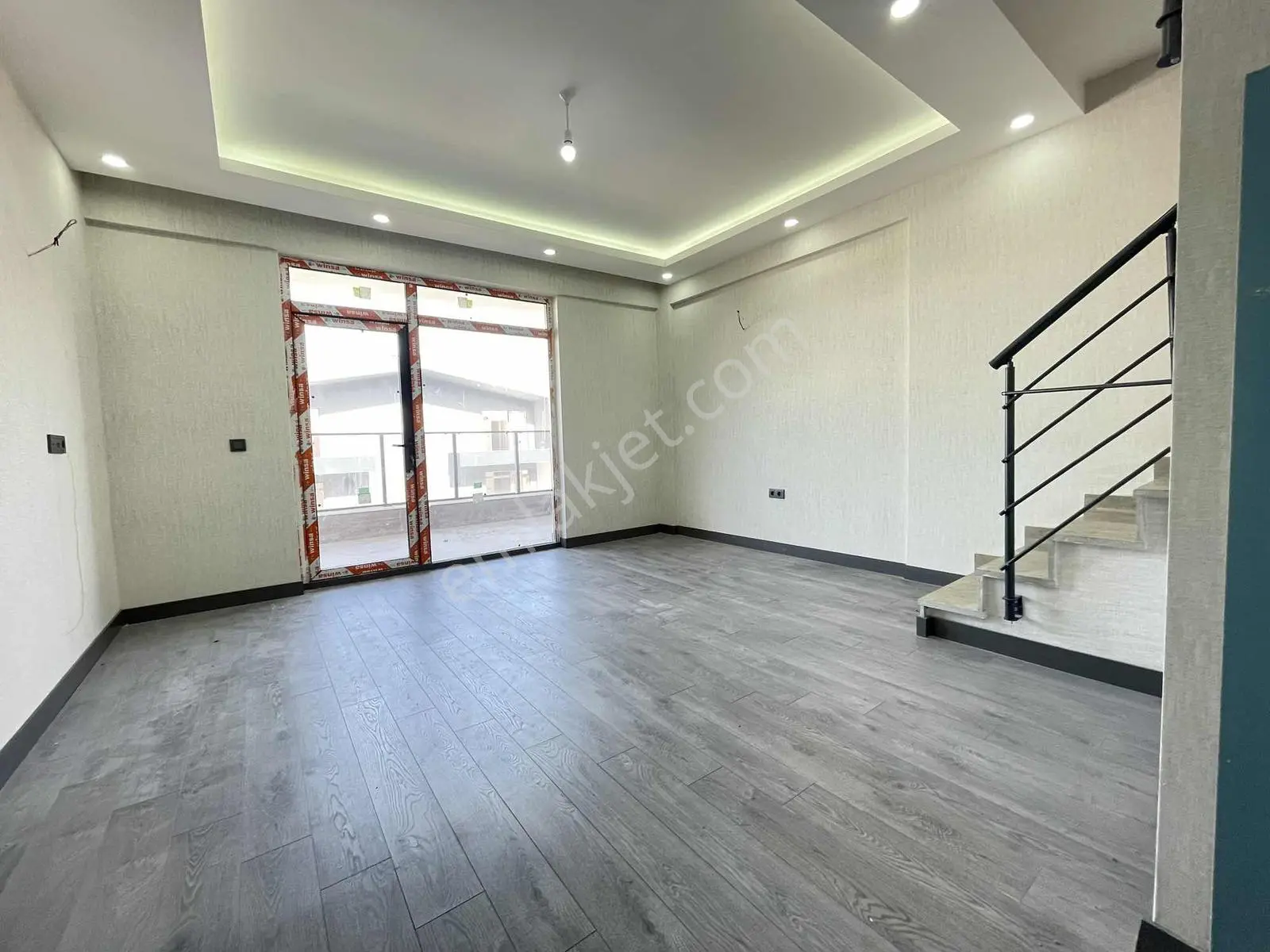 ''alaçatı''dan Lüx Yapılı Geniş Satılık 4+1 Daire — fotoğraf 7