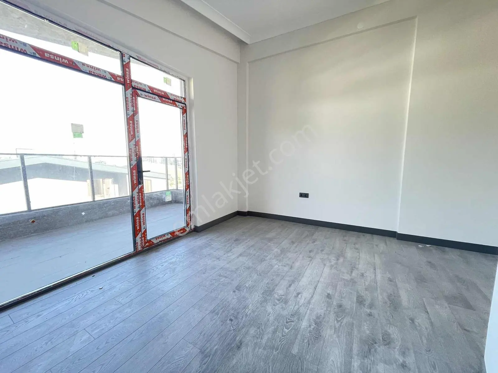 ''alaçatı''dan Lüx Yapılı Geniş Satılık 4+1 Daire — fotoğraf 18