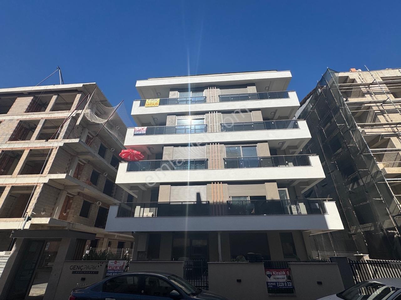 Işıklar Ana Caddeye Yakın Satılık 3+1 Daire — fotoğraf 3