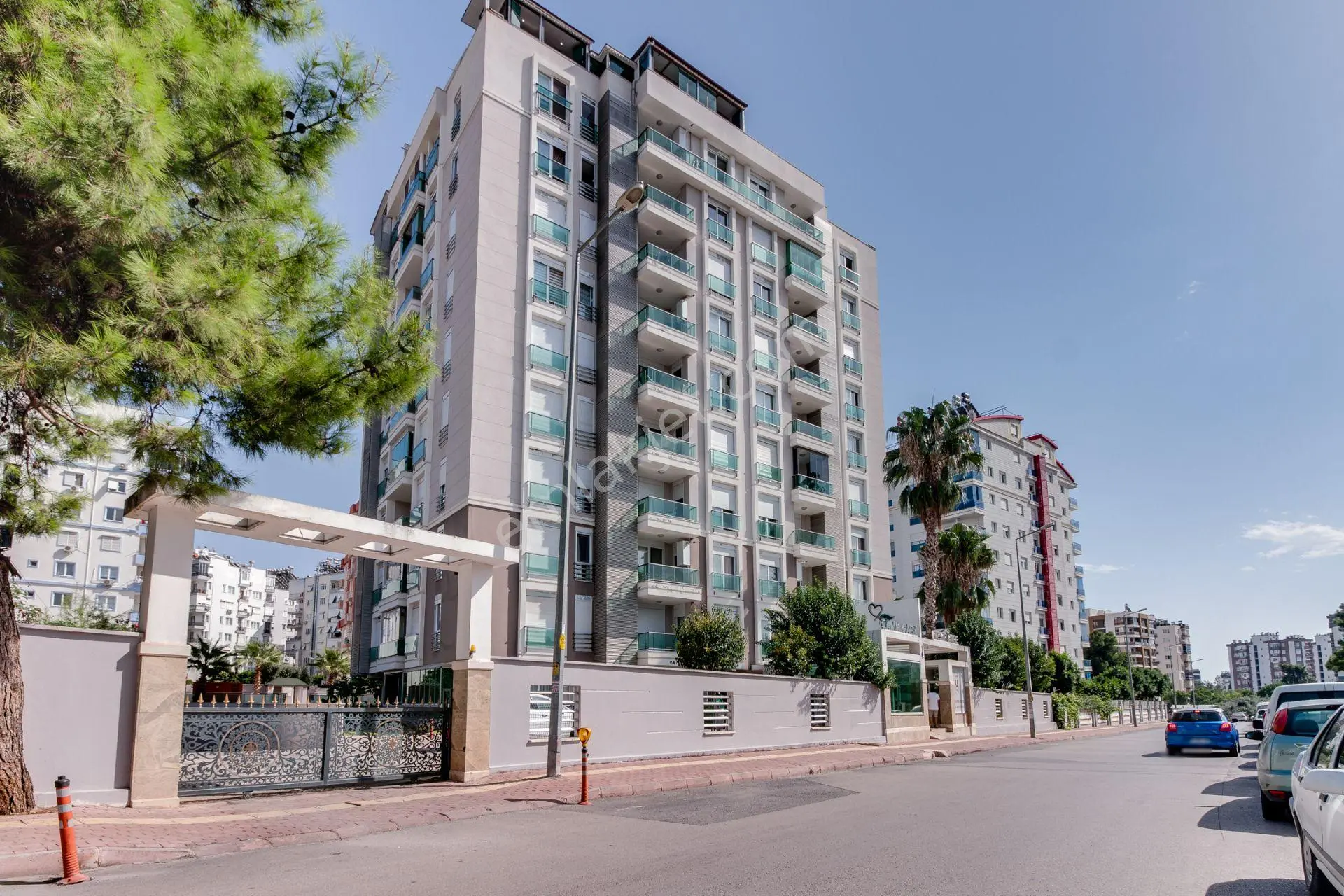 Güvenlik,havuz,k.otopark, Rezidansta Satılık Ara Kat 1+1 Daire