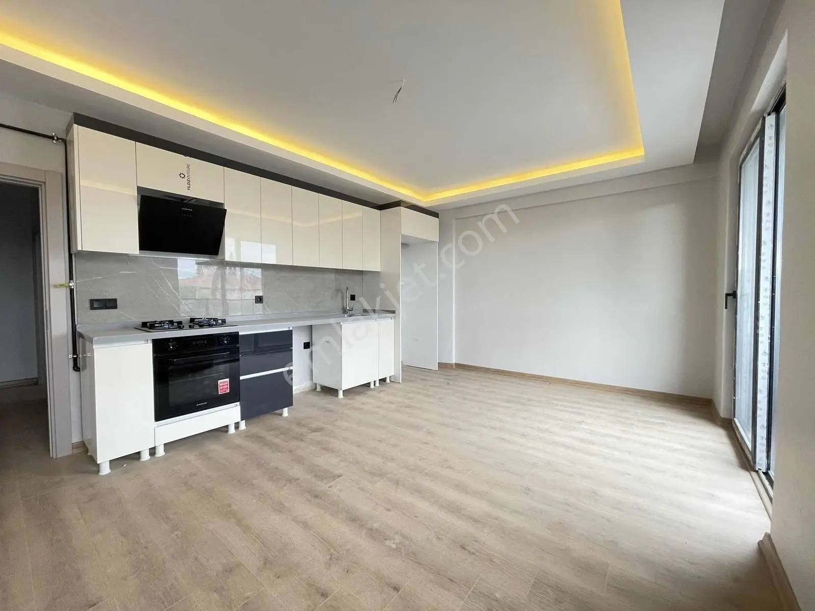 ''Alaçatı'' Dan Taşpınar Da Caddeye Yakın Satılık 2+1 Daire