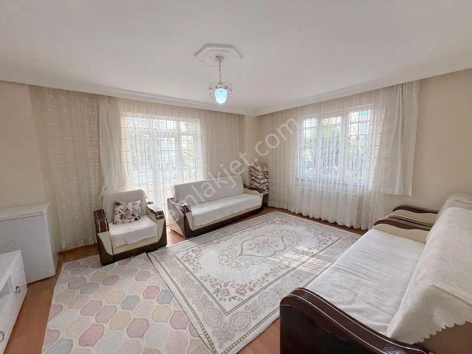 Mertcan'dan Cadde 2dk Metro 9dk İskanlı Balkonlu 3+1 Daire