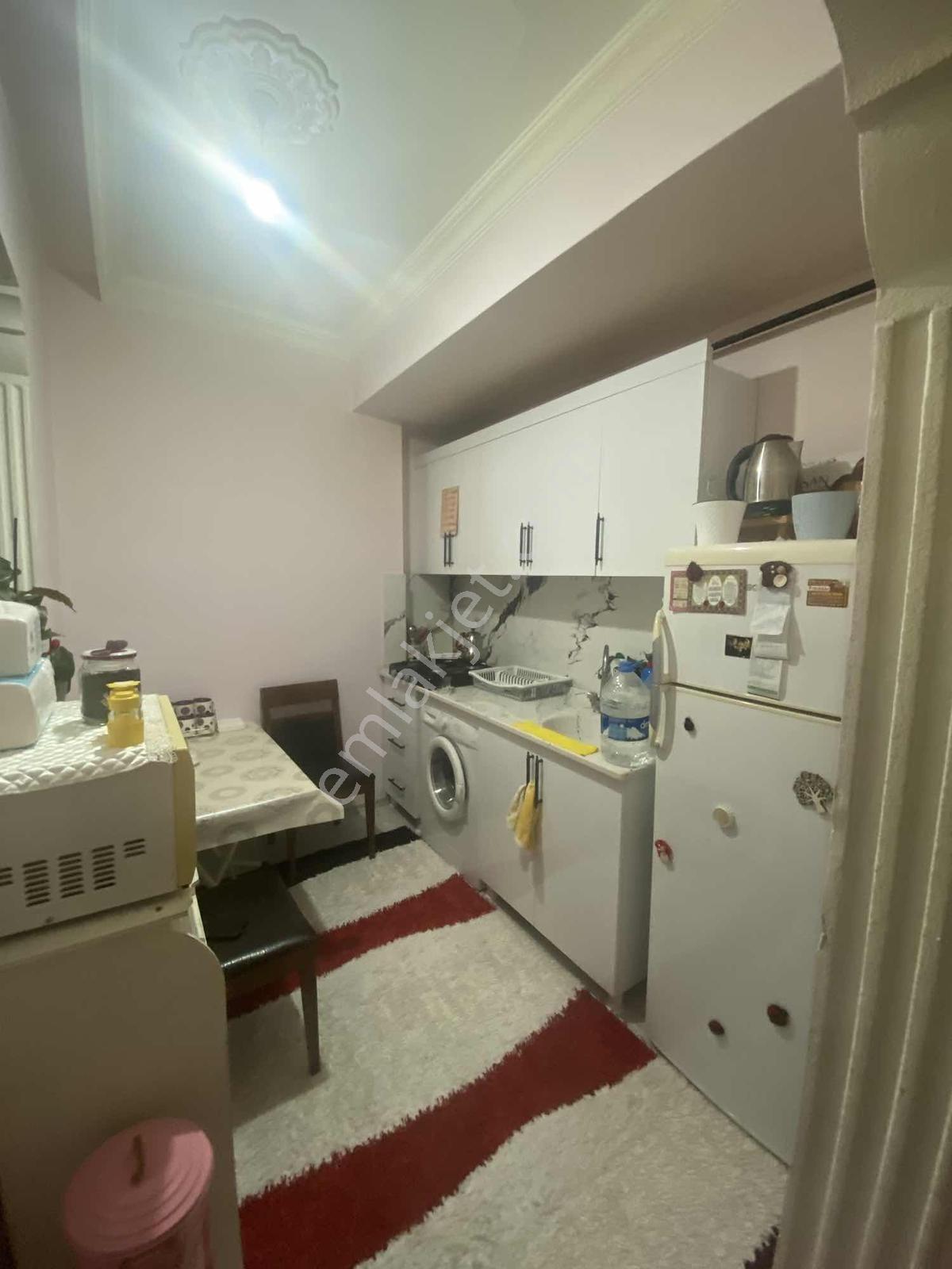 Şehitler Mah Servis Güzargahında. Eşyalı Kiracılı Satılık 1+1 — fotoğraf 6