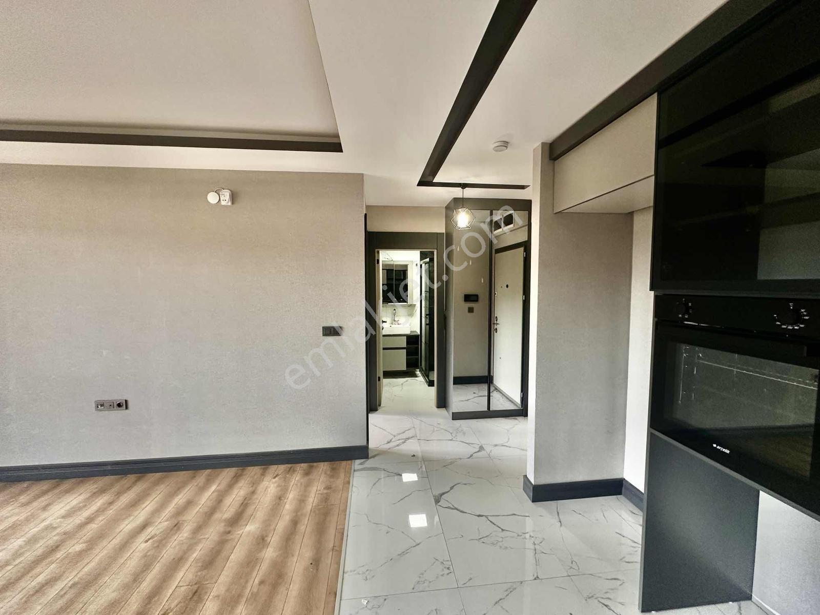 Alaçatıdan Bölgenin İncisi Arakatta Cam Balkonlu Full Lüks 1+1