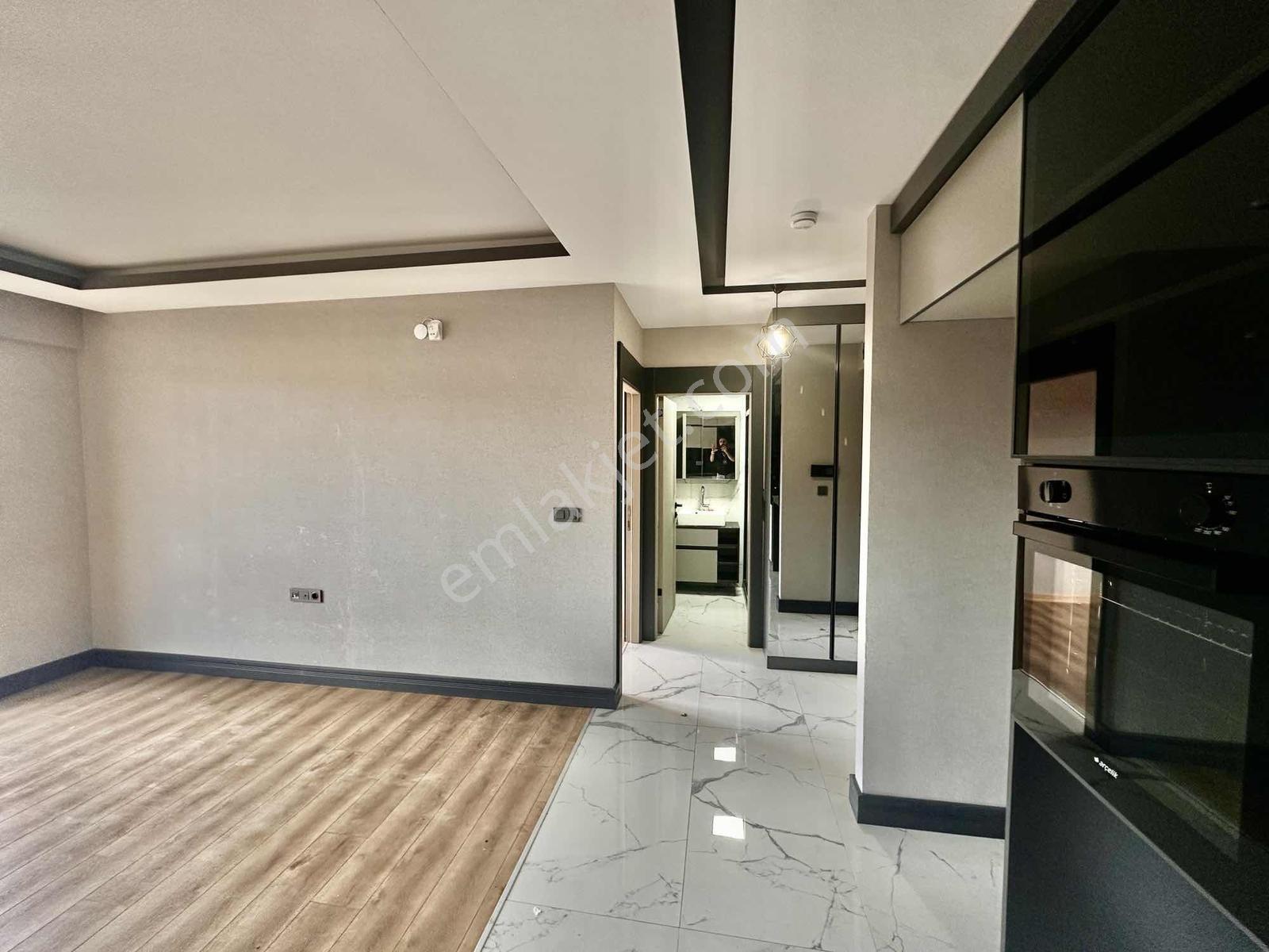 Alaçatıdan Bölgenin İncisi Arakatta Cam Balkonlu Full Lüks 1+1 — fotoğraf 3