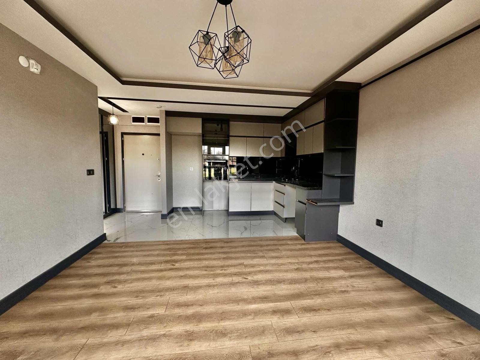 Alaçatıdan Bölgenin İncisi Arakatta Cam Balkonlu Full Lüks 1+1 — fotoğraf 4