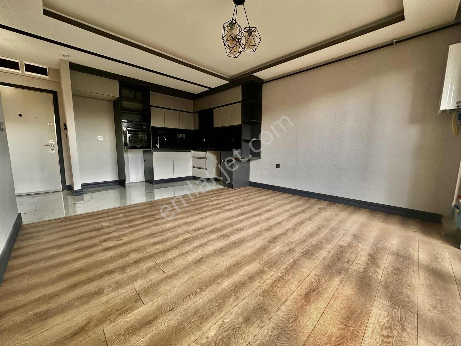 Alaçatıdan Bölgenin İncisi Arakatta Cam Balkonlu Full Lüks 1+1 — fotoğraf 7