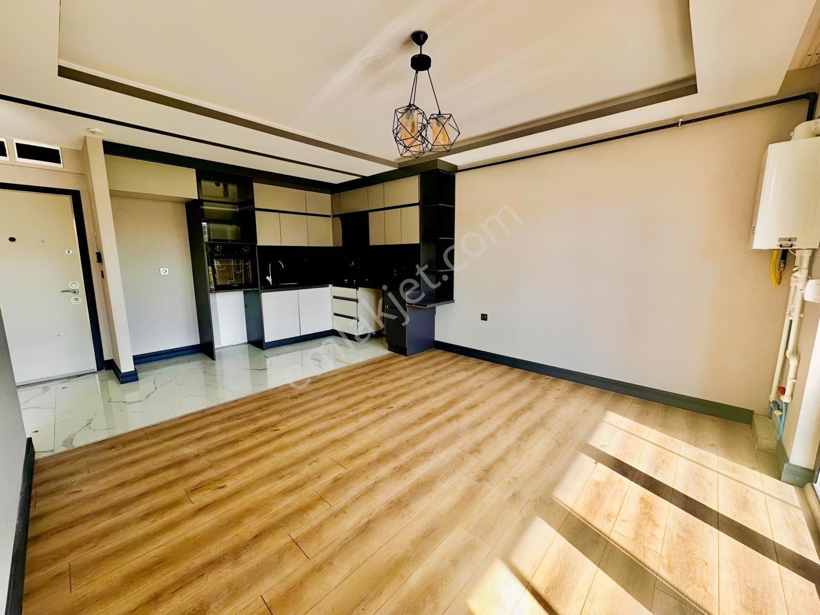Alaçatıdan Bölgenin İncisi Arakatta Cam Balkonlu Full Lüks 1+1 — fotoğraf 9