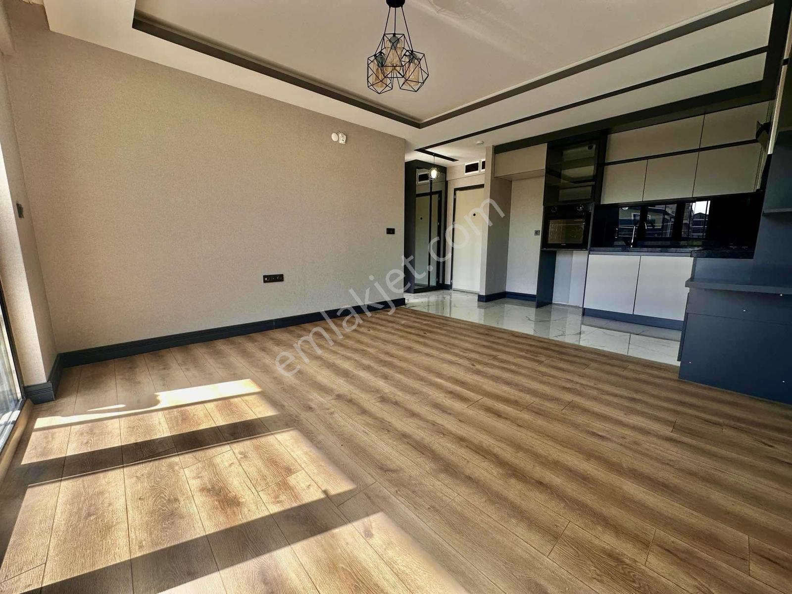 Alaçatıdan Bölgenin İncisi Arakatta Cam Balkonlu Full Lüks 1+1 — fotoğraf 15