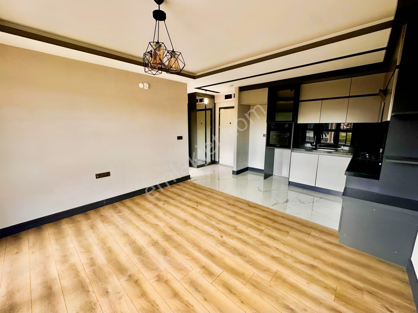 Alaçatıdan Bölgenin İncisi Arakatta Cam Balkonlu Full Lüks 1+1 — fotoğraf 16