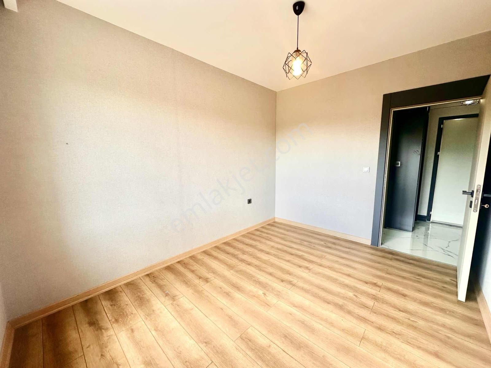 Alaçatıdan Bölgenin İncisi Arakatta Cam Balkonlu Full Lüks 1+1 — fotoğraf 18