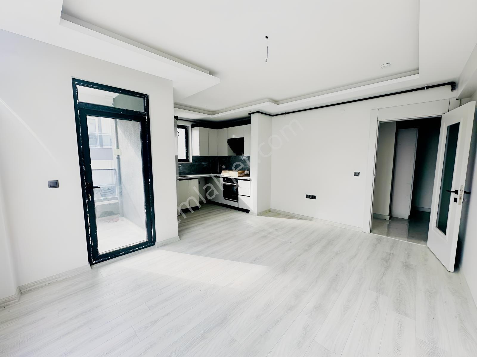 Alaçatıdan Bulvar Dibi Arakatta Ebeveyn Banyolu Düz 2+1 — fotoğraf 8