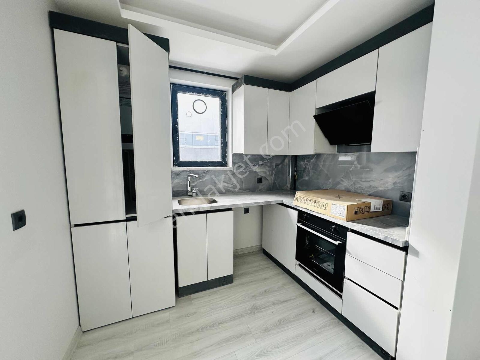 Alaçatıdan Bulvar Dibi Arakatta Ebeveyn Banyolu Düz 2+1 — fotoğraf 12