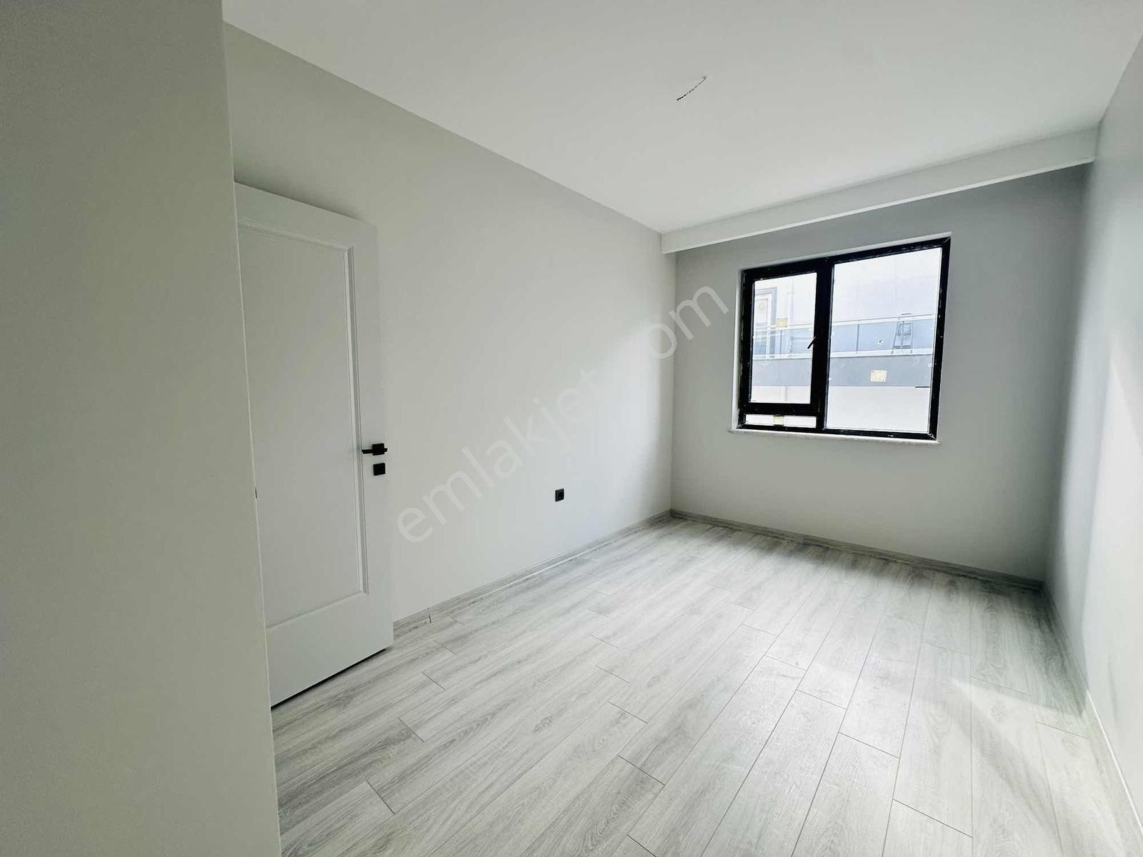 Alaçatıdan Bulvar Dibi Arakatta Ebeveyn Banyolu Düz 2+1 — fotoğraf 14