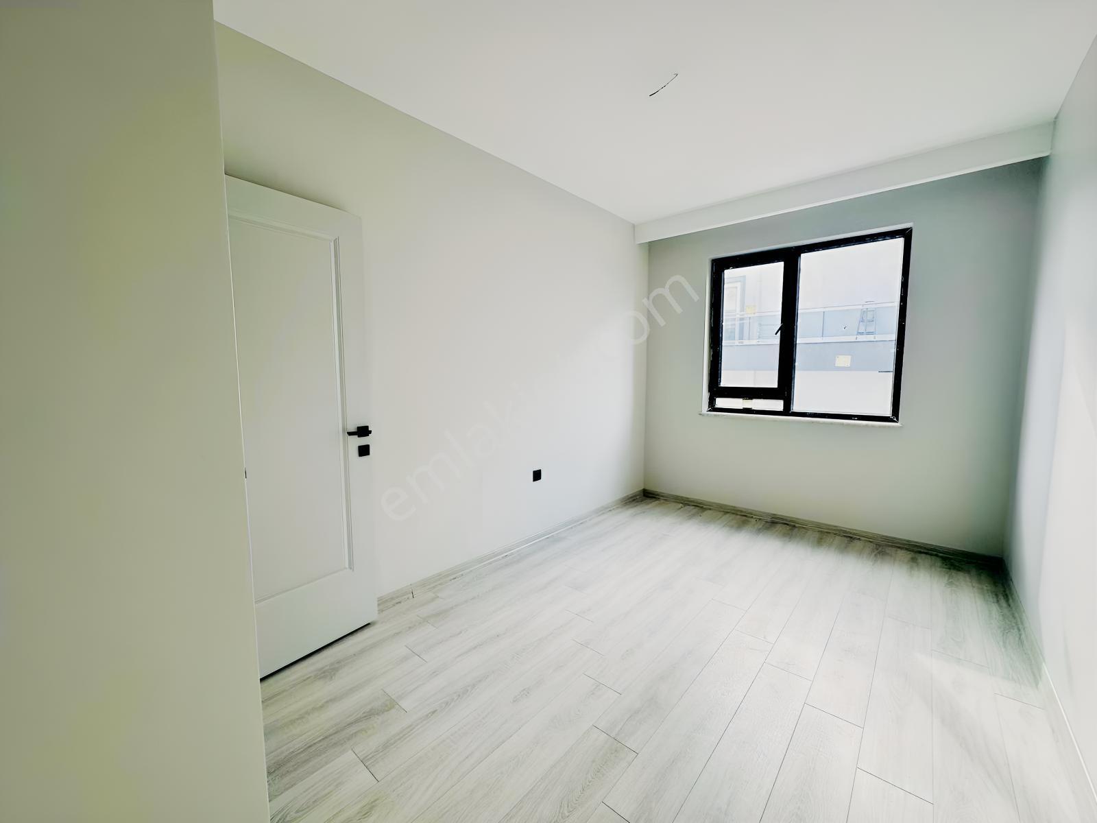 Alaçatıdan Bulvar Dibi Arakatta Ebeveyn Banyolu Düz 2+1 — fotoğraf 15