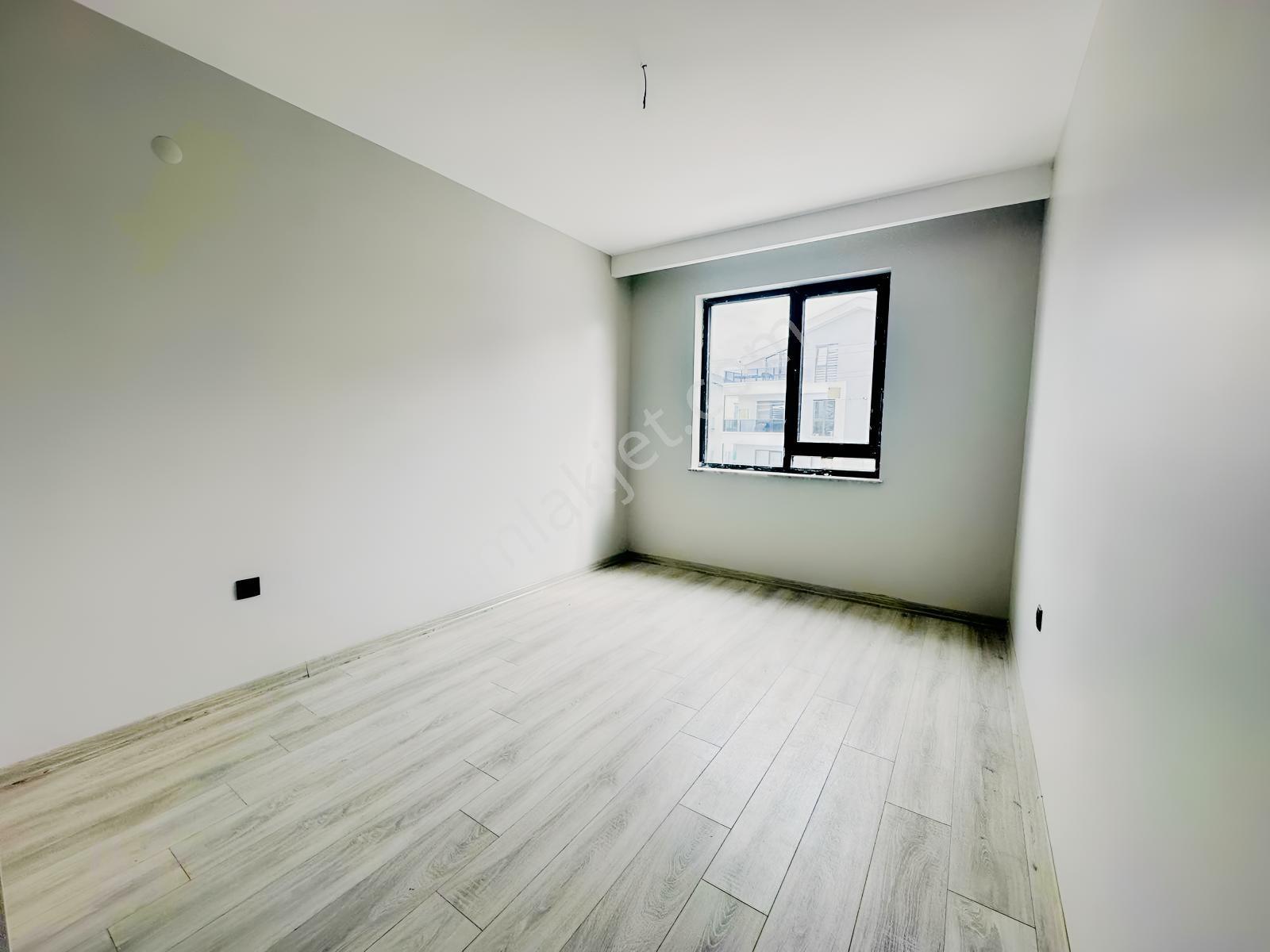 Alaçatıdan Bulvar Dibi Arakatta Ebeveyn Banyolu Düz 2+1 — fotoğraf 17