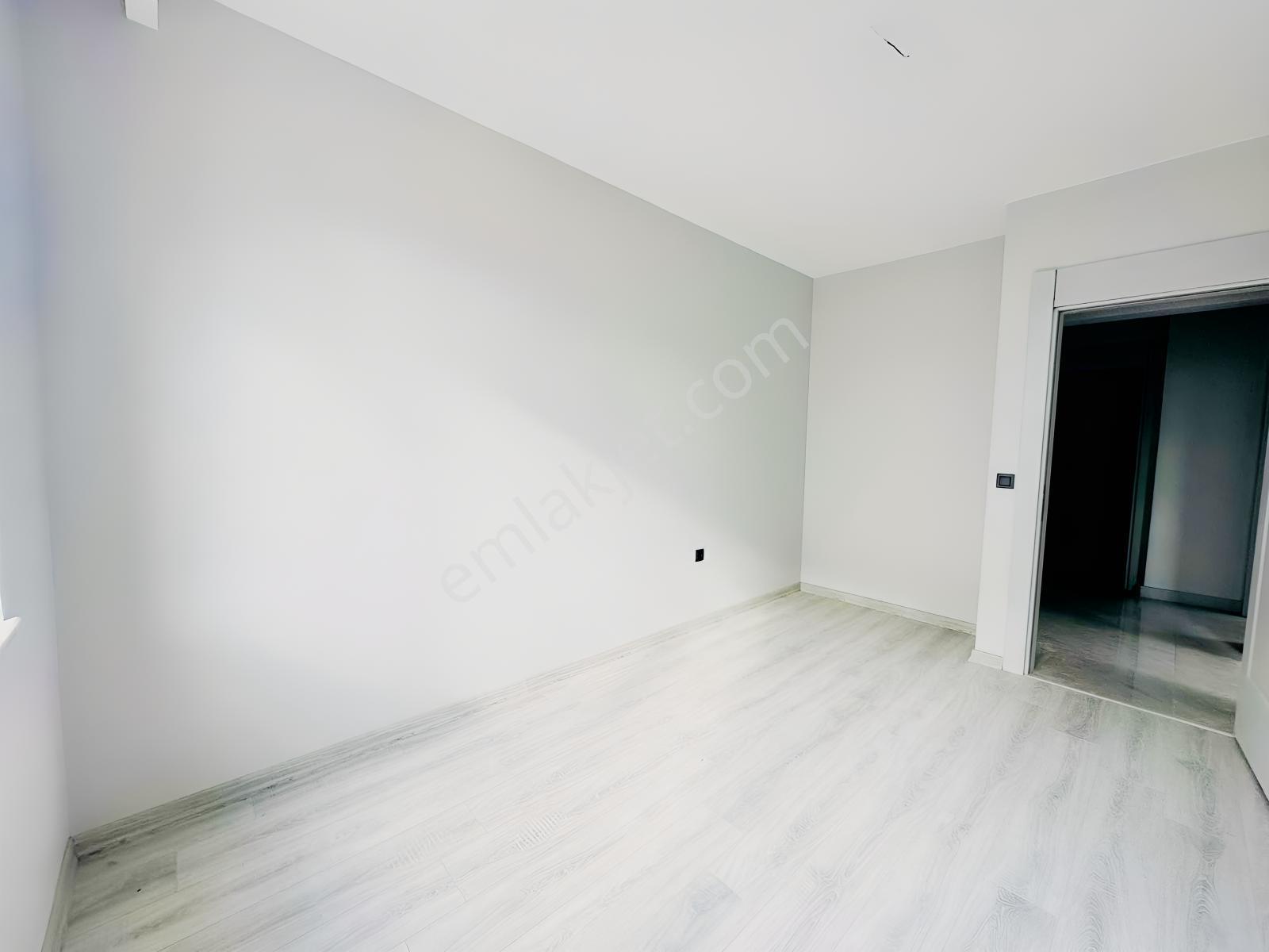 Alaçatıdan Bulvar Dibi Arakatta Ebeveyn Banyolu Düz 2+1 — fotoğraf 20