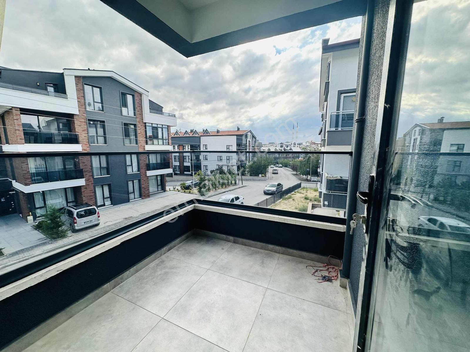 Alaçatıdan Bulvar Dibi Arakatta Ebeveyn Banyolu Düz 2+1 — fotoğraf 28