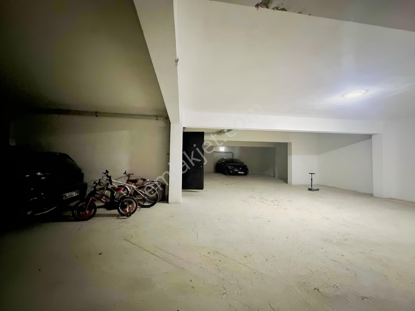 Alaçatıdan Bulvar Dibi Arakatta Ebeveyn Banyolu Düz 2+1 — fotoğraf 33