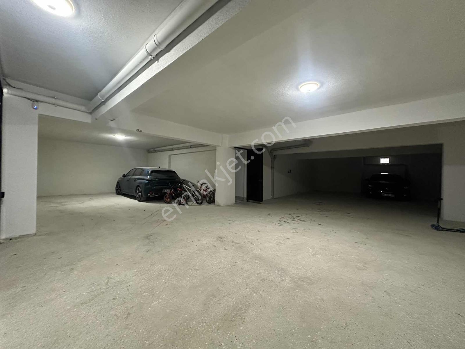 Alaçatıdan Bulvar Dibi Arakatta Ebeveyn Banyolu Düz 2+1 — fotoğraf 34