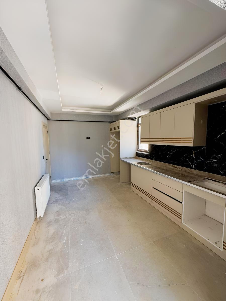 Site İçerisinde Acil Satılık 2+1 Son Kat — fotoğraf 3
