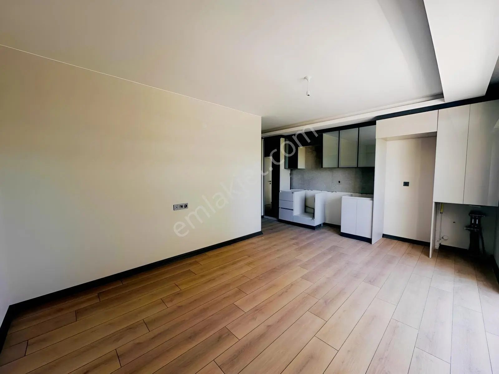 Alaçatıdan Taşpınarda Sıfır Binada Kaliteli İşçilik 2+1 — fotoğraf 9