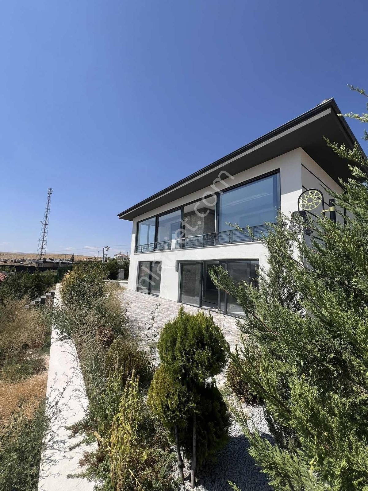 Dev Gayrimenkulden Satılık Lüks Villa