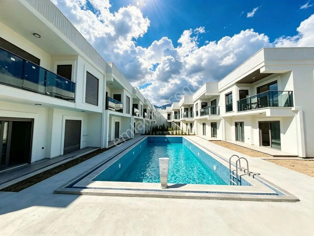 Uytundan Kızılkeçilide Otoparklı Havuzlu Sıfır 3+1 Lüks Villa
