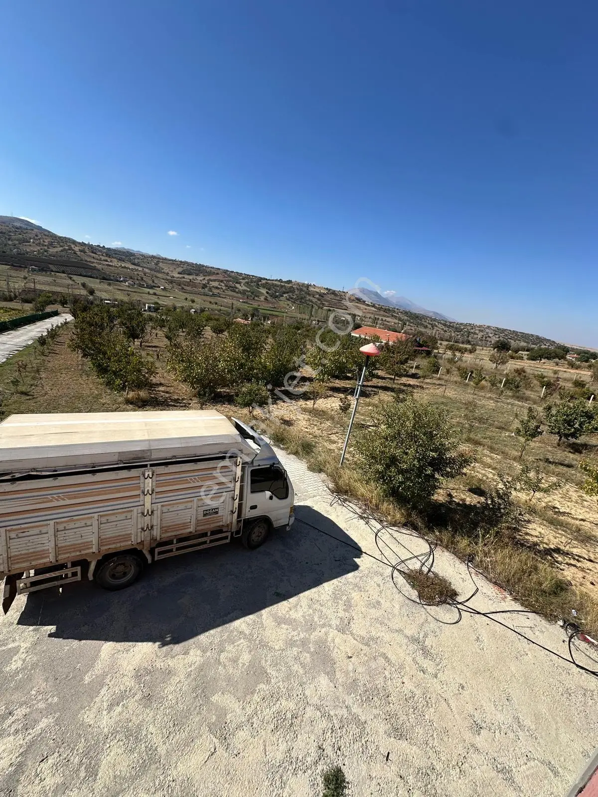 Morcalı Köyü’Nde İçerisin'De Evi 2+1 Evi 6.400 M² Bahçe İçerisinde Doğayla İç İç...