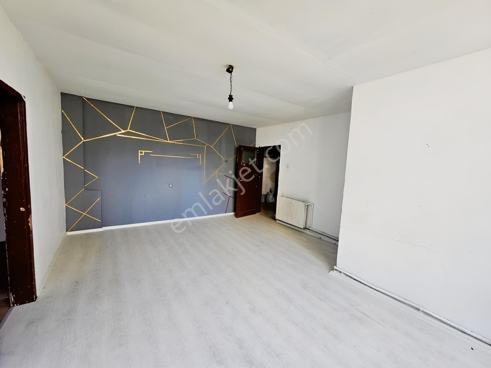 Şimşek Emlak'tan Subayevleri Cadde Üzeri 3+1 Daire + 300m2 Depo — fotoğraf 2
