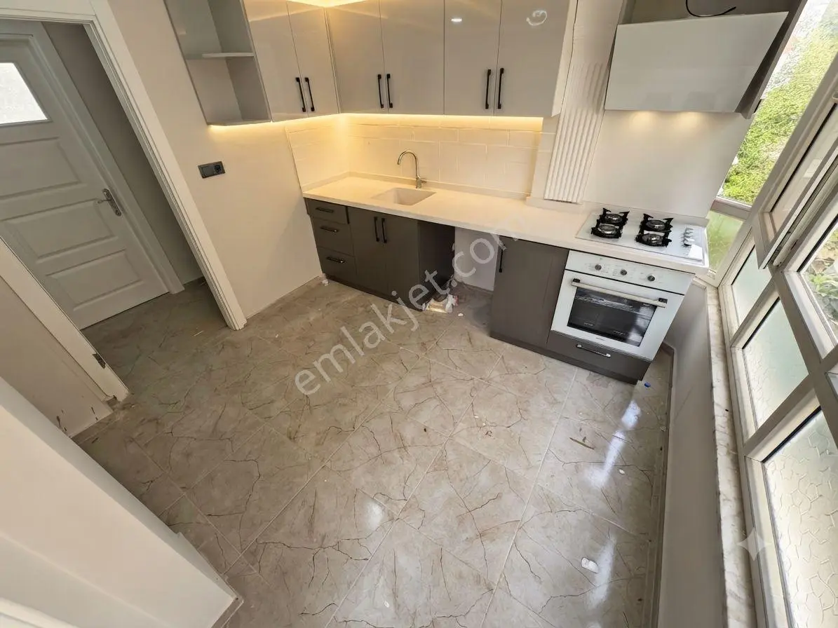 Aktiften Akçay Merkez'de Satılık Full Yapılı 3+1 Çift Balkonlu Arakat Daire — fotoğraf 6