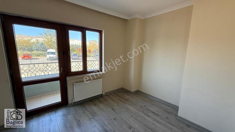 Bağlıcanın En Büyük Peyzajlı Sitesinde 3+1 Canlı Güvenlikli — fotoğraf 8