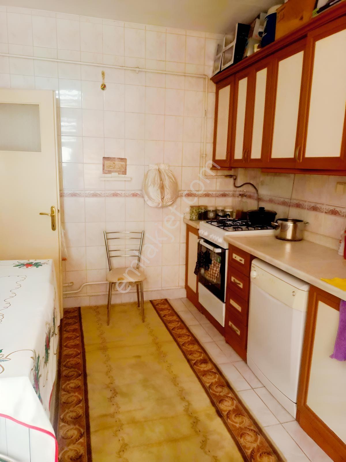 Tramvaya Yürüme Mesafesinde Arakat 3+1 Daire — fotoğraf 6