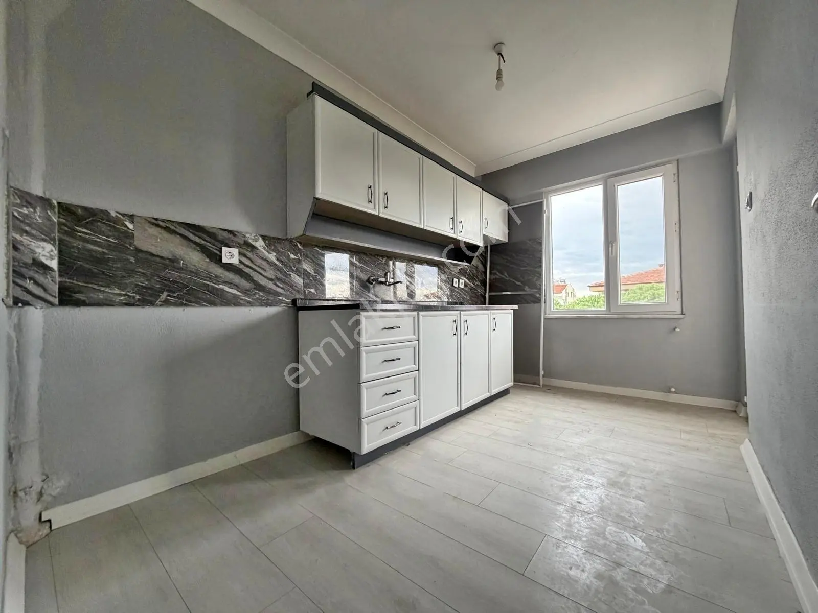▀Güçten Akçay'Da Doktorlar Sitesi Mevkii Fırsat 2+1 Gerçek İlan▀