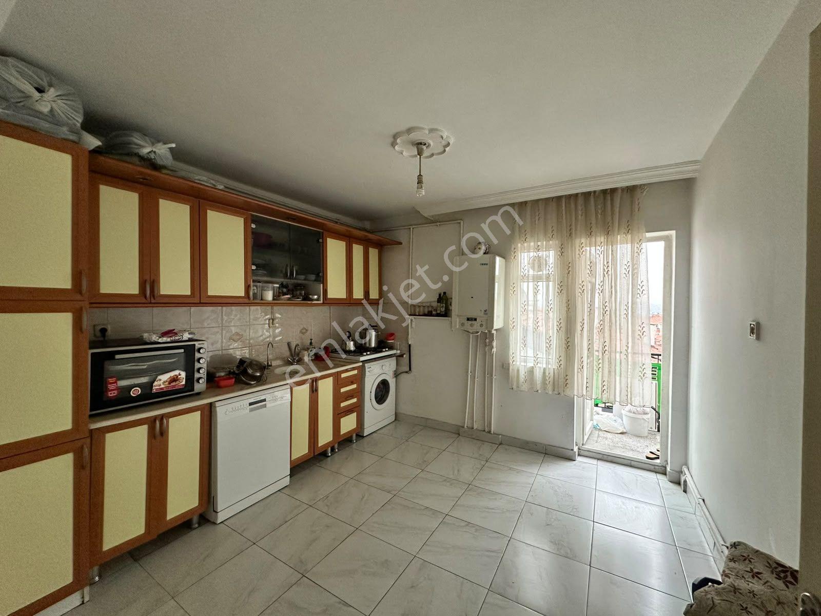 Uzman Emlak Ofisinden İncirli Mh.de Cadde Üzeri Manzaralı Geniş 3+1 Daire — fotoğraf 11