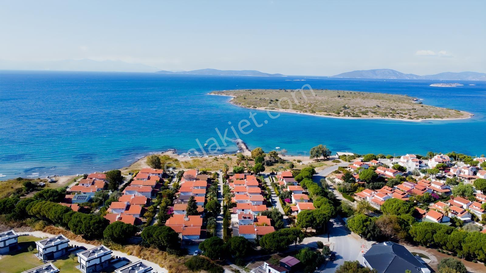 Çeşmede Deniz Kenarında Müstakil Parselde 3+1 Dubleks Villa