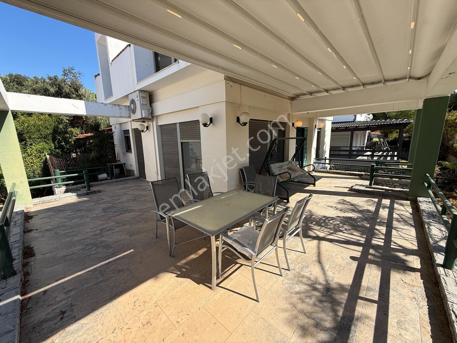 Çeşmede Deniz Kenarında Müstakil Parselde 3+1 Dubleks Villa — fotoğraf 33