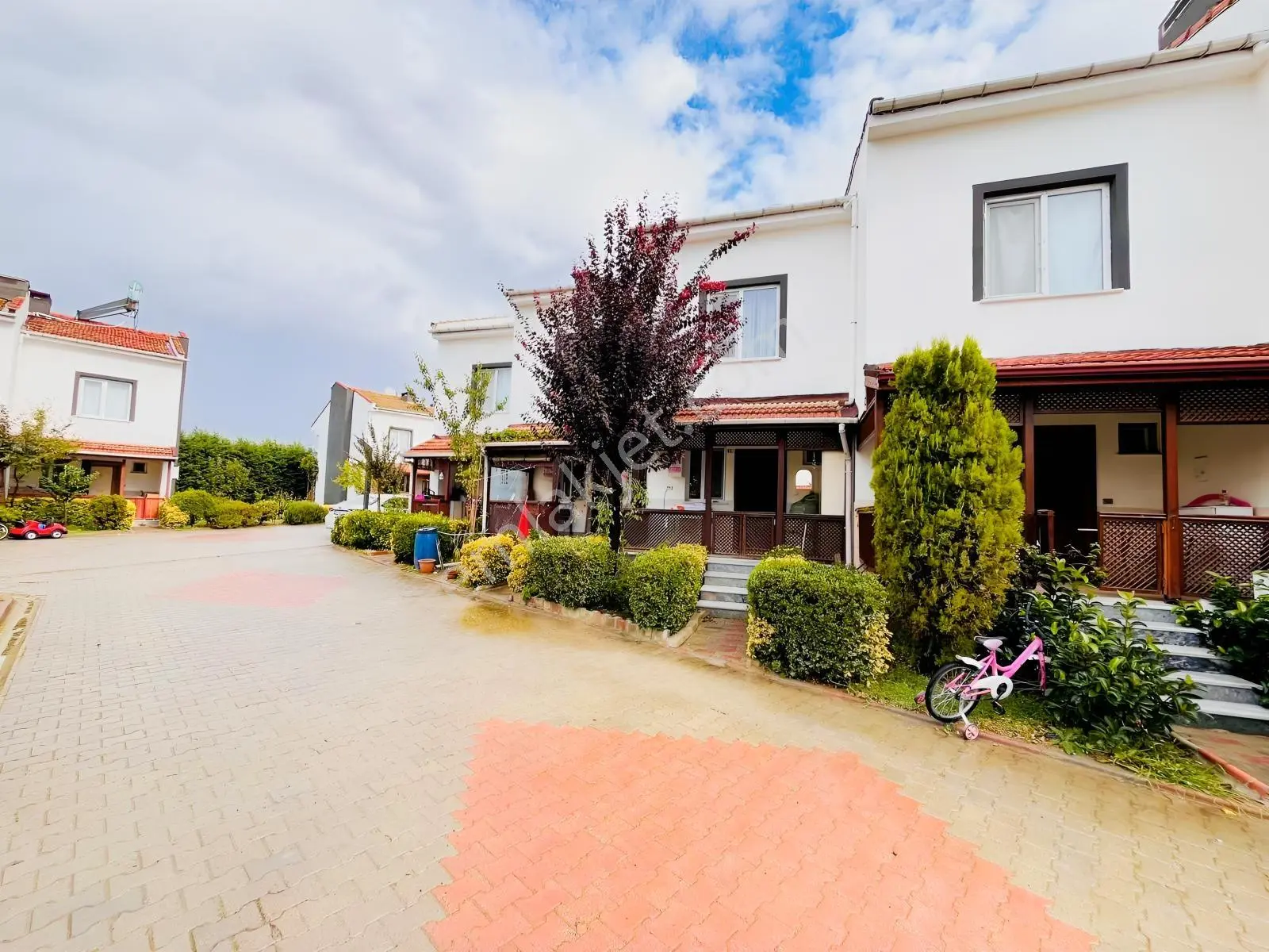 Re/Max Kıyı Dan Satılık Havuzlu Site İçerisinde 3+1 Villa