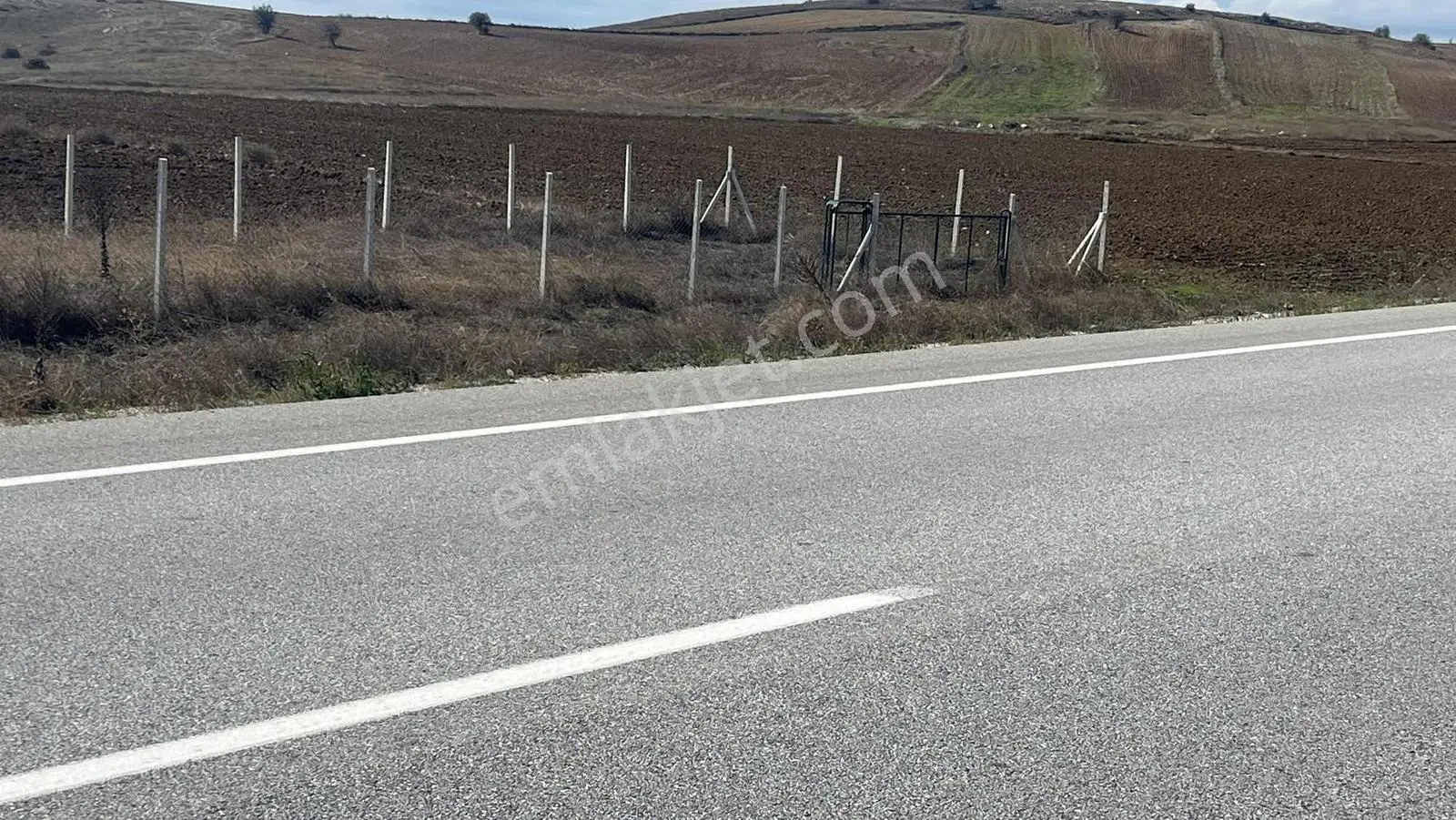 Doğa City Den Satılık Söğüt Asfalt Ina Cepheli 300 M2 Tarla