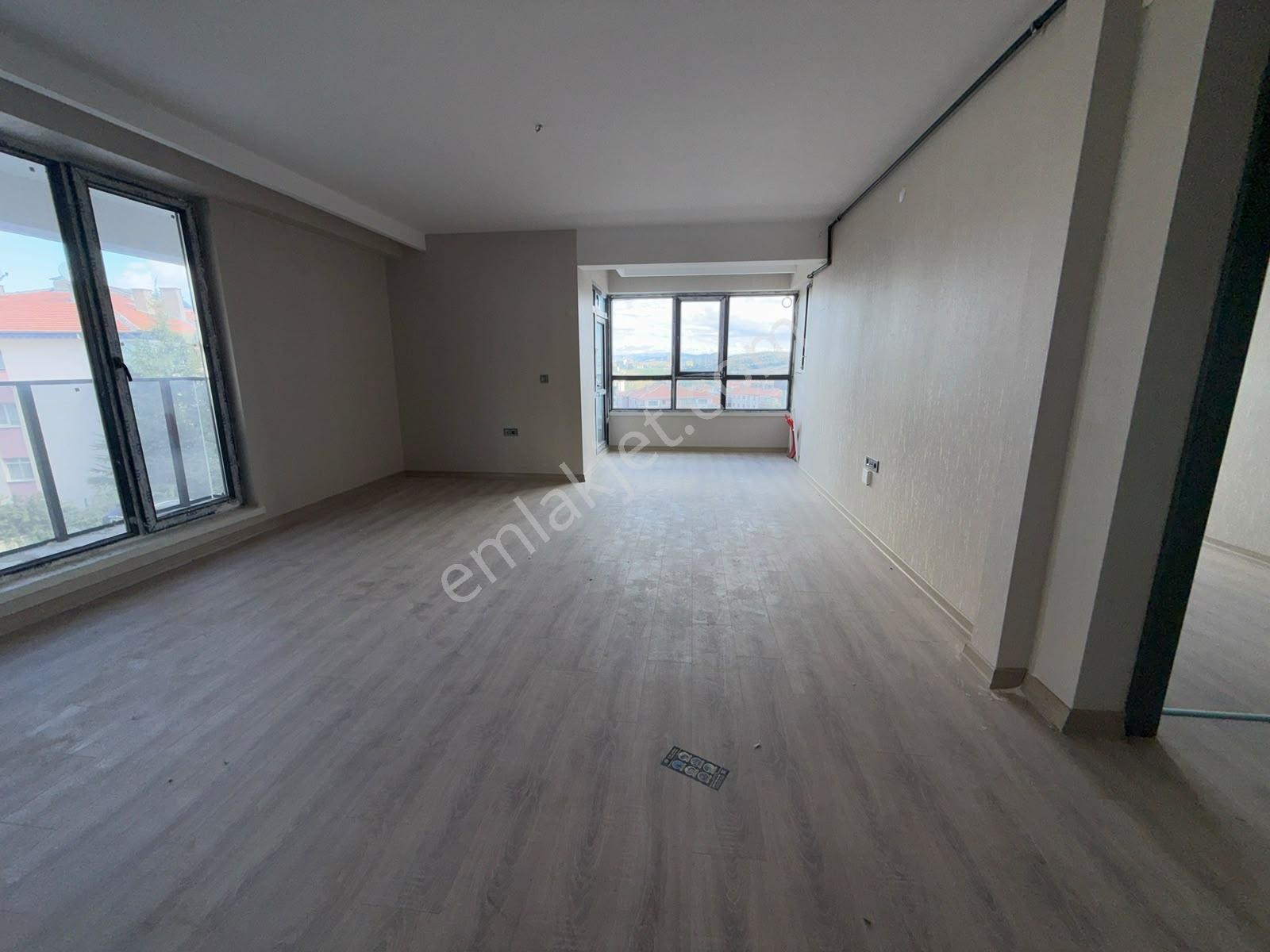 Altınşah Emlak'tan Site İçerisinde Önü Açık Manzaralı 2+1 — fotoğraf 2