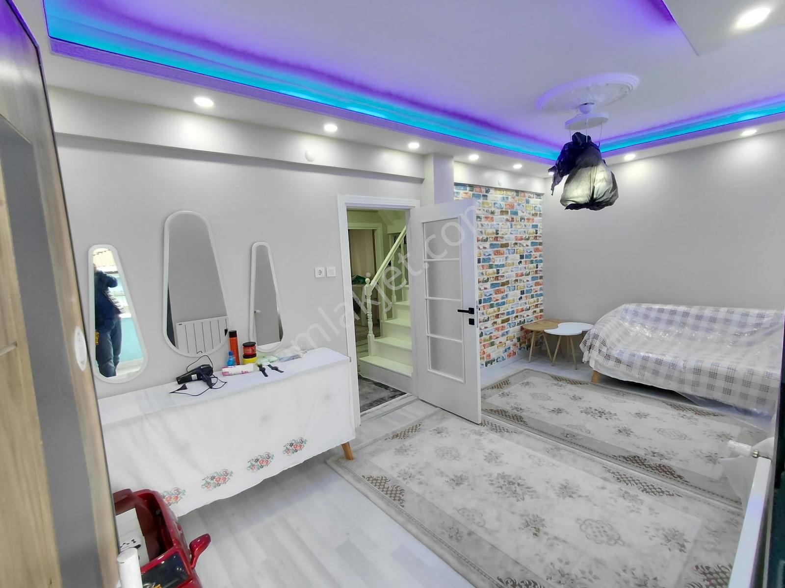 Bağımsız 2 Girişli // 2 Ayrı Aileye Uygun Müstakil Tripleks — fotoğraf 13