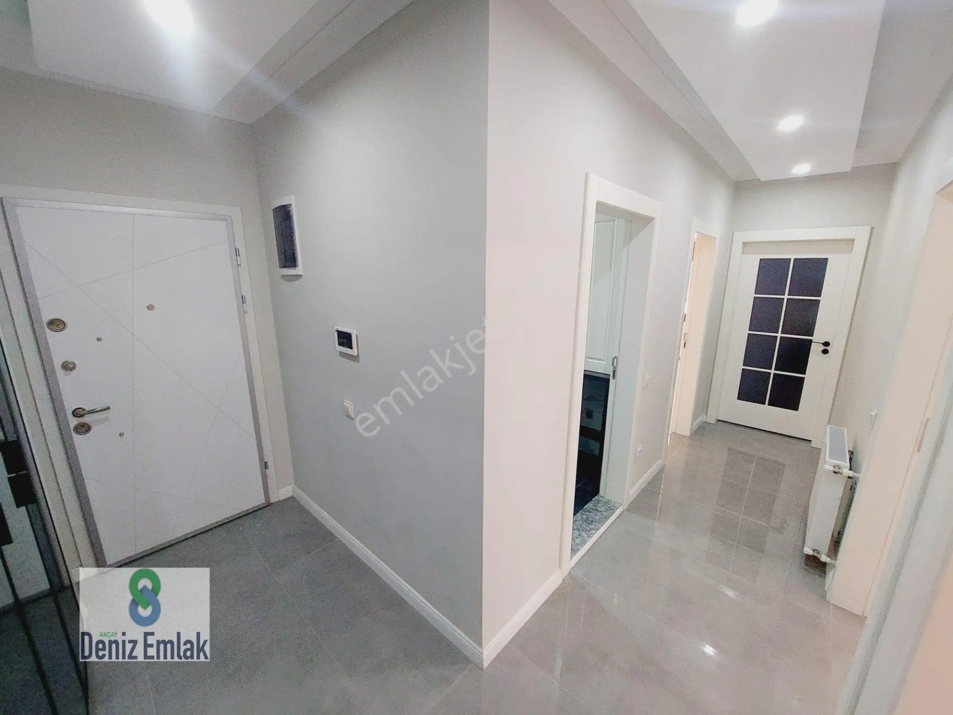 Denizden Akçayda Asansörlü Doğalgazlı Yeni Satılık 2+1 Daire. — fotoğraf 3