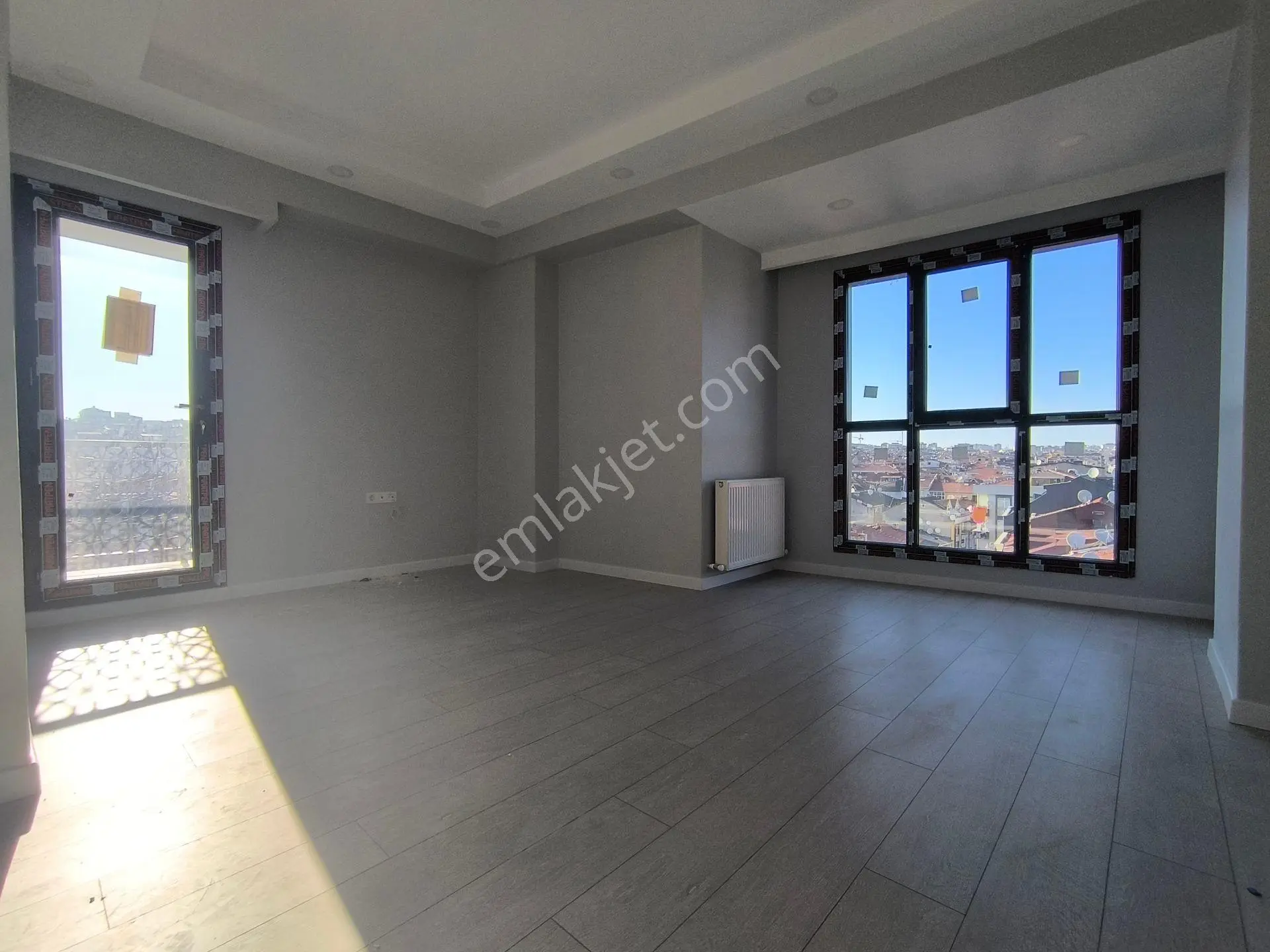 Yenibosnada Otoparklı 2+1 Krediyeuygun E5 Metro Yakını Daire
